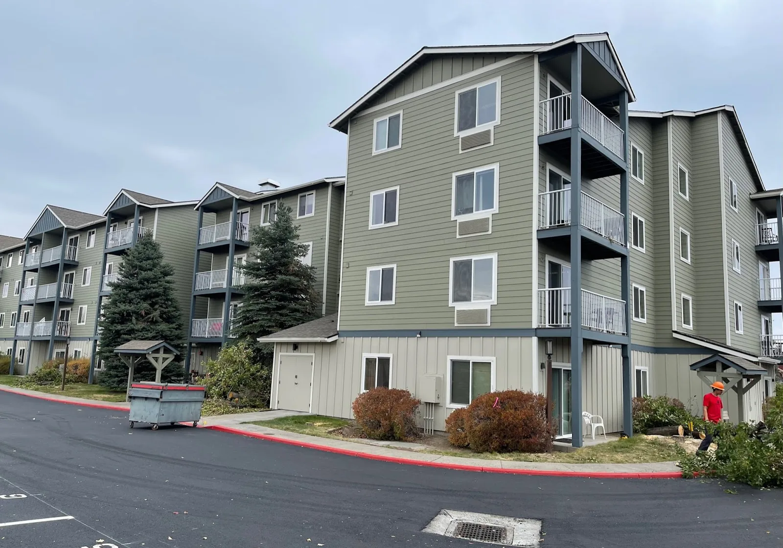 Apartment exterior repaint in Central Oregon